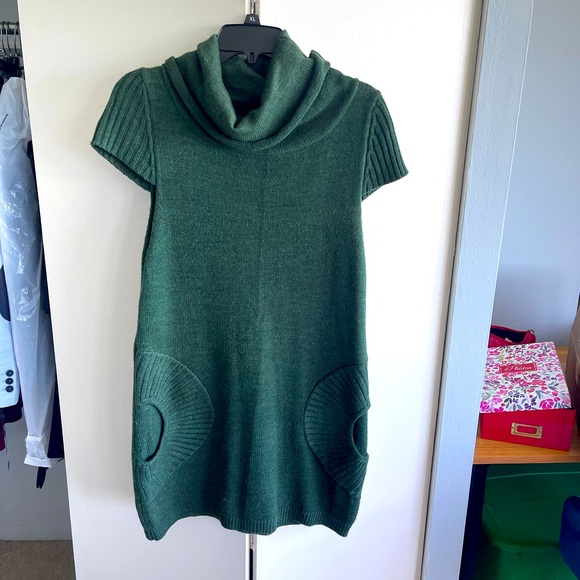 Crowl-neck Green Sweater Dress with Pockets - Picture 2 of 6